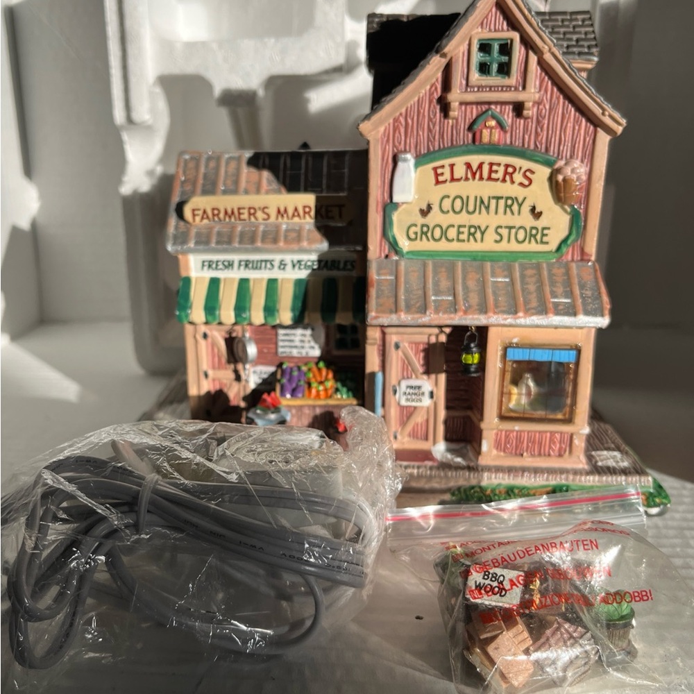 Lemax Lighted Holiday decor Building Elmers Country Grocery Store #35525 2013